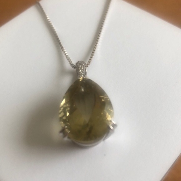 Jewelry - 11.6 CT Lemon Quarts pendant set in 14KT